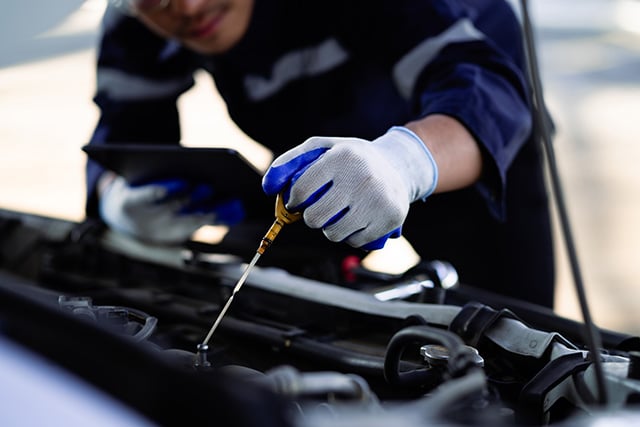 RENN-services-oil-change-2-1