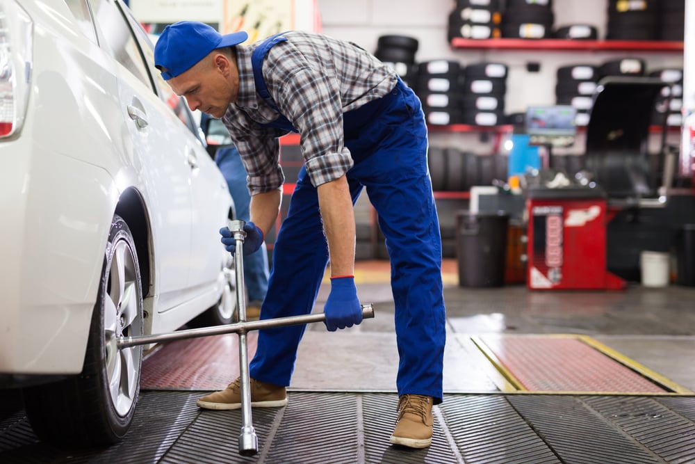 American,Mechanician,Changing,Car,Wheel,And,Tire,Of,Modern,Car European Auto Specialist